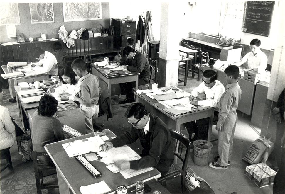 1965至1971年間陸續於台灣各地設立家扶中心，服務據點遍及全台及離島